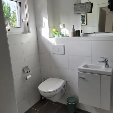 Lin'S Place - Private Room With Bath Near Fair Hannover Exterior photo